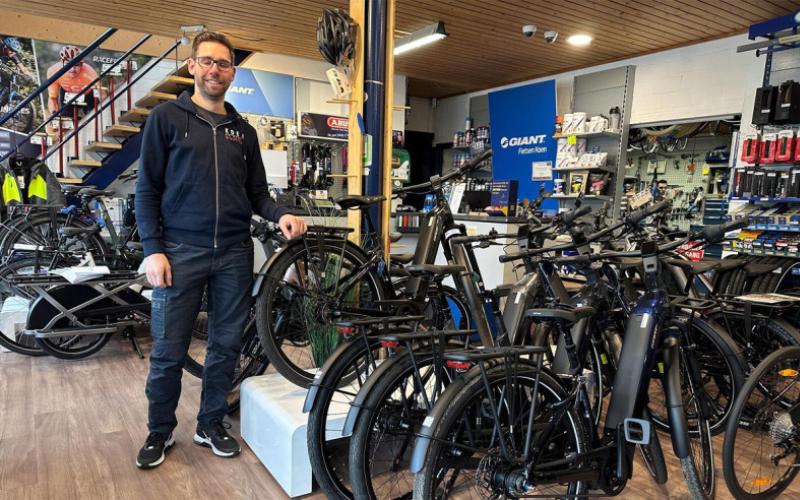 <p>Bij Fietsen Markoen kies je uit merken waar we achter staan. We selecteren op kwaliteit, comfort en betrouwbaarheid &mdash; zodat jij makkelijker de juiste fiets vindt. Kom gerust langs om te vergelijken en advies te krijgen.</p>
