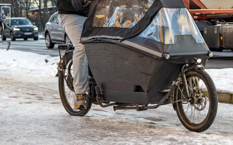 <p>De Giant Anytour E+ is een hele comfortabele elektrische fiets die perfect is voor lange fietstochten door de natuur. Dankzij de krachtige motor en de goede vering rijd je altijd heel soepel, ook als de weg omhoog gaat.</p>
